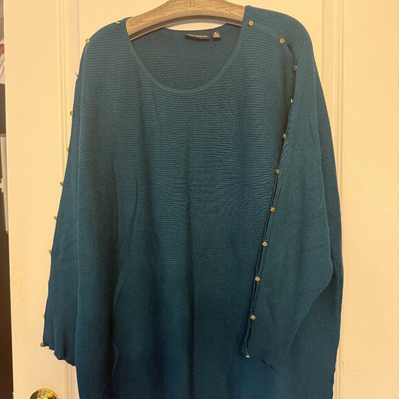 Blue Sweater - Picture 1 of 2